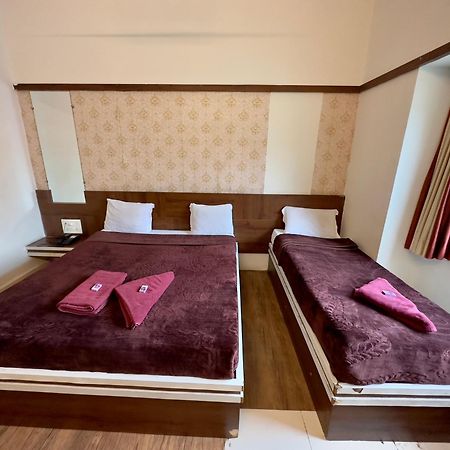 Hotel Laxmibai Palace Ширди Экстерьер фото