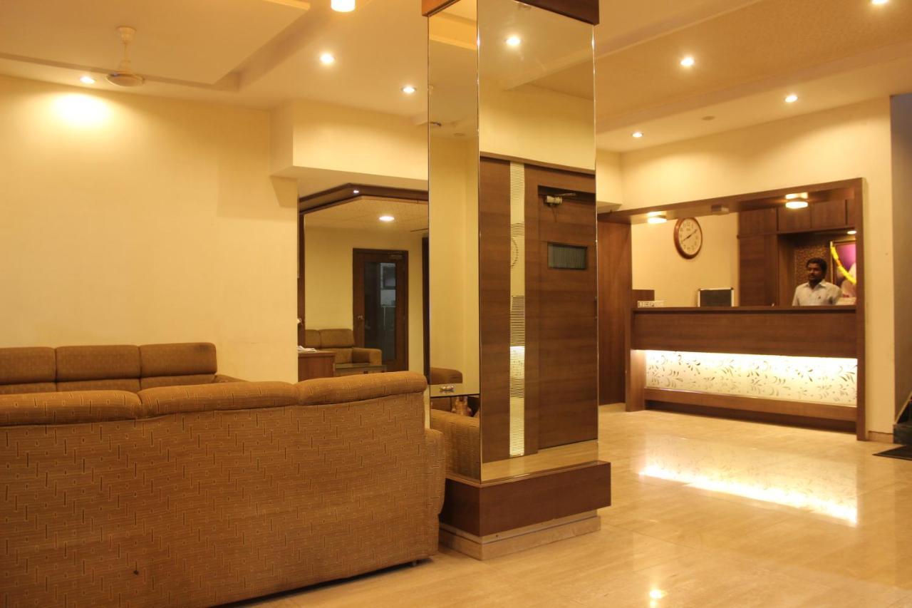 Hotel Laxmibai Palace Ширди Экстерьер фото