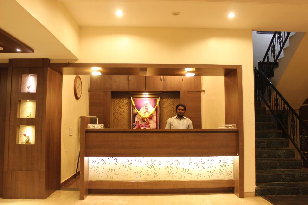 Hotel Laxmibai Palace Ширди Экстерьер фото