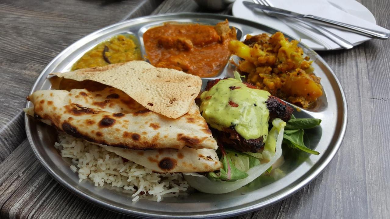 Hotel Laxmibai Palace Ширди Экстерьер фото