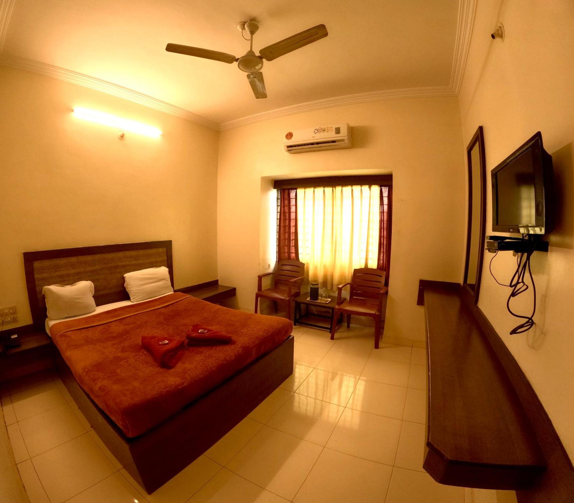 Hotel Laxmibai Palace Ширди Экстерьер фото