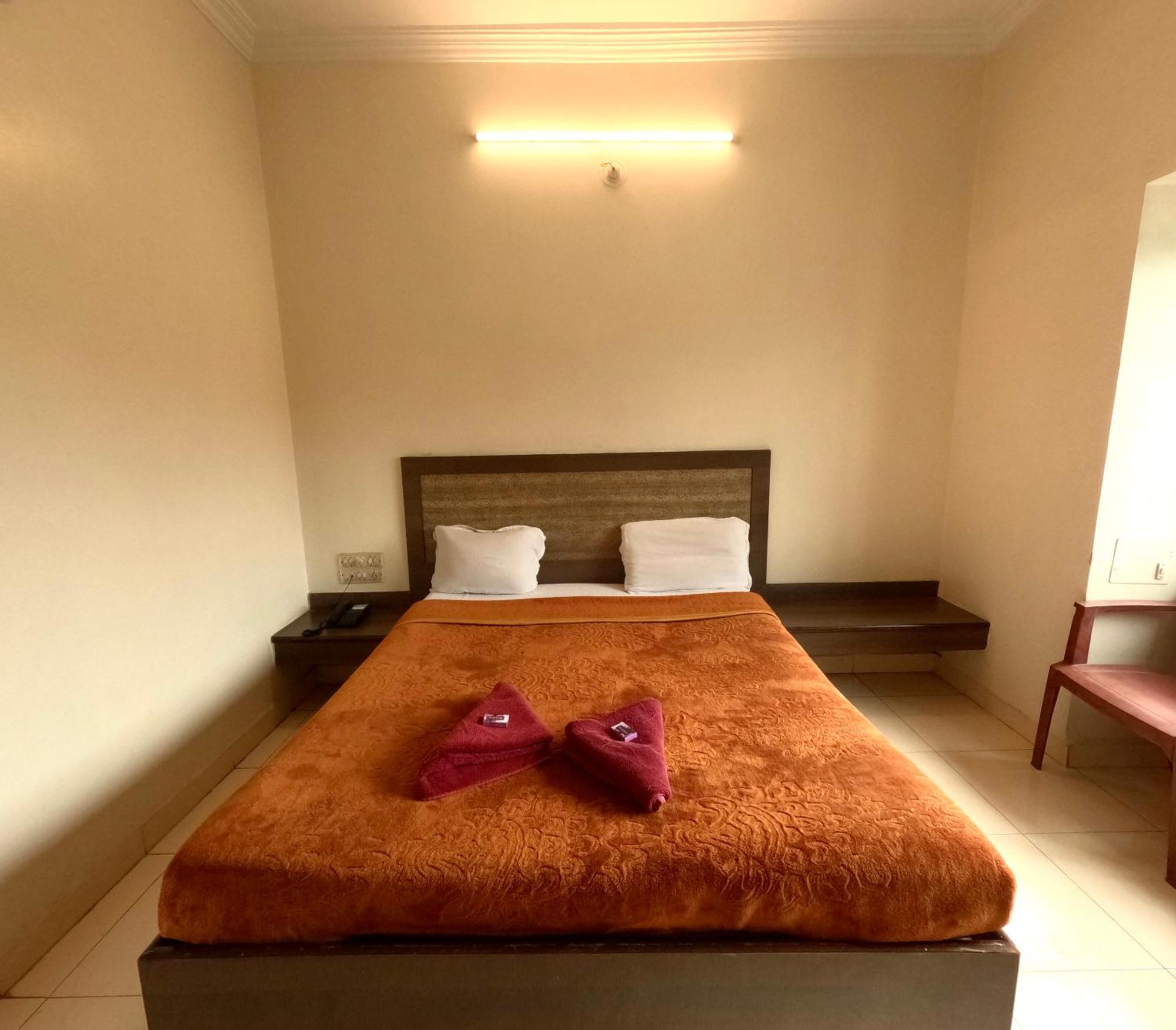 Hotel Laxmibai Palace Ширди Экстерьер фото