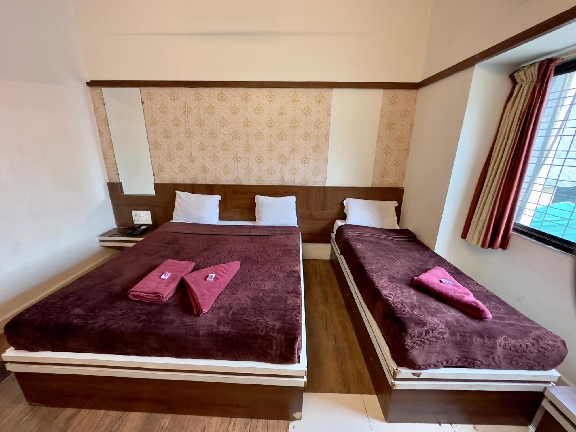 Hotel Laxmibai Palace Ширди Экстерьер фото