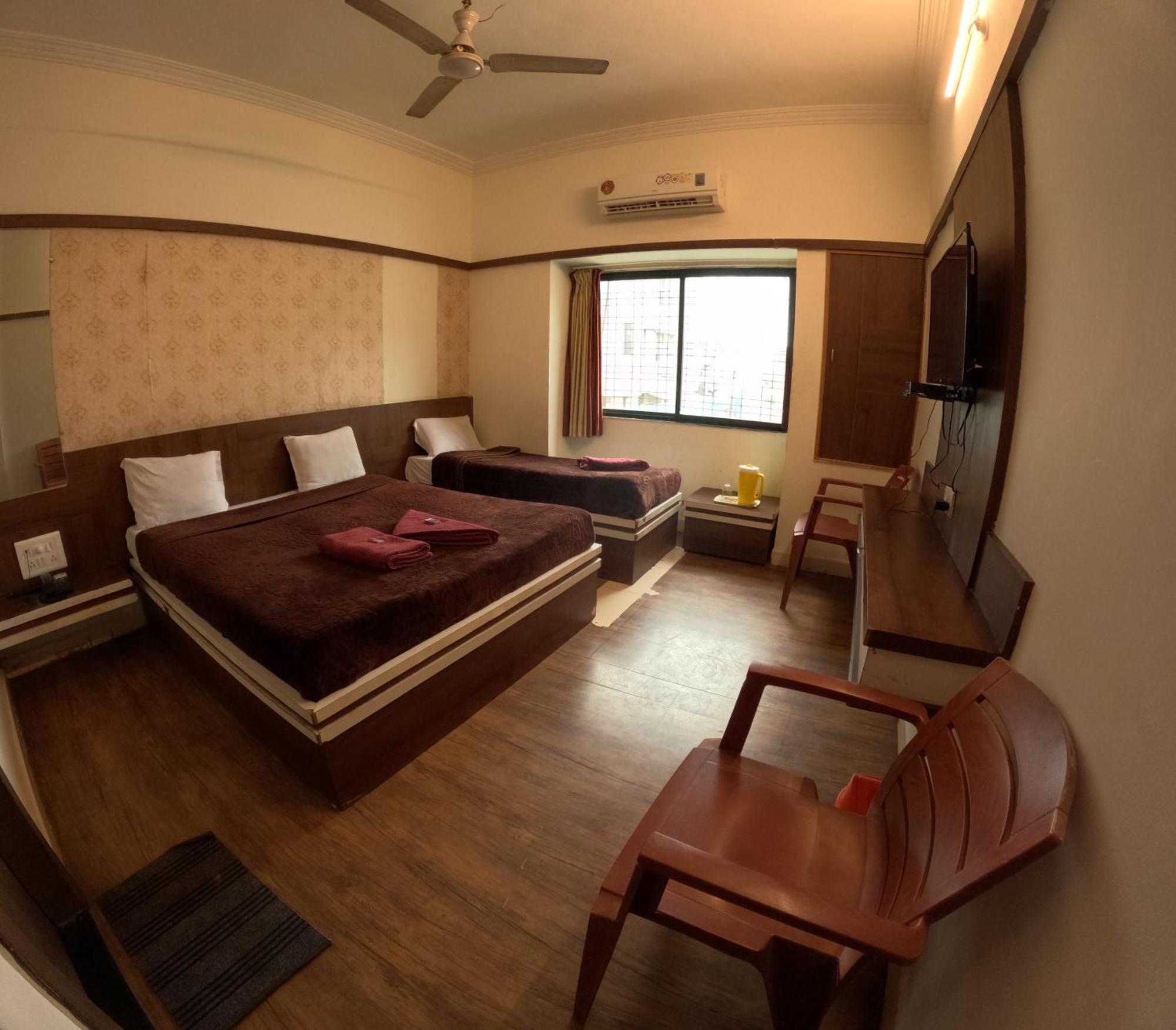Hotel Laxmibai Palace Ширди Экстерьер фото