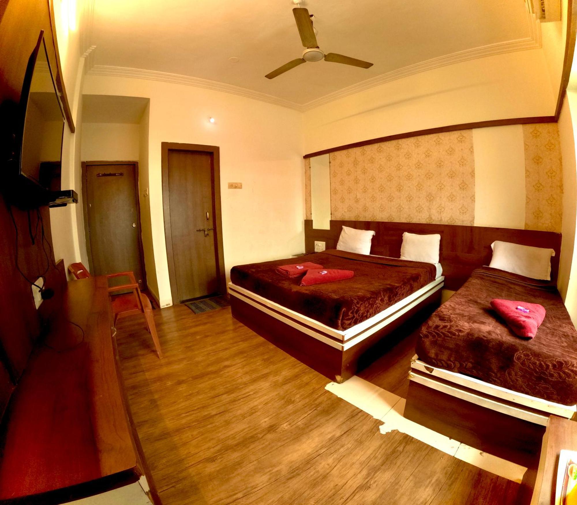 Hotel Laxmibai Palace Ширди Экстерьер фото